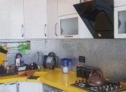 Satılır 4 otaqlı 90 m2 köhnə tikili Xalqlar Dostluğu m.