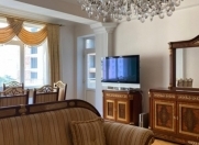 İcarəyə verilir 4 otaqlı 210 m2 yeni tikili 28 May m.