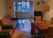 Satılır 3 otaqlı 65 m2 köhnə tikili İnşaatçılar m.