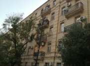 Satılır 2 otaqlı 65 m2 köhnə tikili Nizami m.