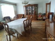 İcarəyə verilir 3 otaqlı 125 m2 köhnə tikili Gənclik m.