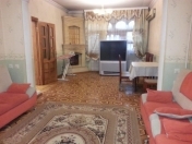 İcarəyə verilir 3 otaqlı 110 m2 köhnə tikili Gənclik m.