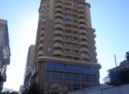 İcarəyə verilir 3 otaqlı 134 m2 yeni tikili Nizami m.