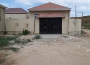 Satılır 4 otaqlı 2.5 m2 həyət evi Y.Ramana