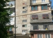 Satılır 1 otaqlı 40 m2 köhnə tikili Heydər Əliyev Mərkəzi