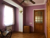 İcarəyə verilir 3 otaqlı 90 m2 köhnə tikili Şəhidlər xiyabanı