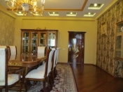 Satılır 4 otaqlı 170 m2 yeni tikili İnşaatçılar m.