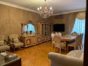 Satılır 4 otaqlı 150 m2 yeni tikili Azadlıq prospekti m.