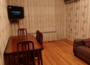 İcarəyə verilir 3 otaqlı 100 m2 həyət evi İnşaatçılar m.