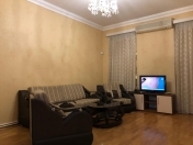 İcarəyə verilir 3 otaqlı 100 m2 köhnə tikili Sahil m.