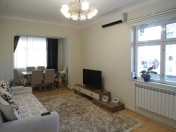 Satılır 4 otaqlı 105 m2 köhnə tikili İnşaatçılar m.