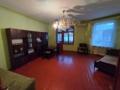 Satılır 2 otaqlı 70 m2 köhnə tikili Bakıxanov