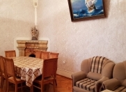 İcarəyə verilir 4 otaqlı 170 m2 köhnə tikili Sahil m.