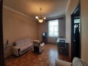 Satılır 3 otaqlı 90 m2 köhnə tikili Nizami kinoteatrı