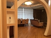 İcarəyə verilir 4 otaqlı 190 m2 yeni tikili 8 Noyabr m.