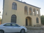 Satılır 4 otaqlı 700 m2 bağ evi Saray