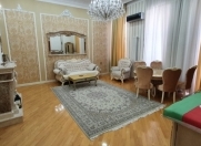 Satılır 3 otaqlı 110 m2 köhnə tikili Sahil m.