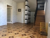 Satılır 5 otaqlı 220 m2 həyət evi 8 km