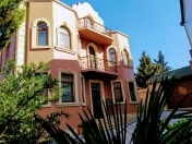 Satılır 8 otaqlı 360 m2 həyət evi Xalqlar Dostluğu m.