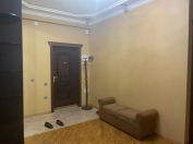 İcarəyə verilir 3 otaqlı 130 m2 yeni tikili 28 May m.