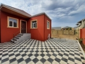 Satılır 100 otaqlı 3 m2 həyət evi Binəqədi