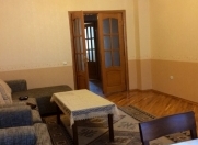 İcarəyə verilir 3 otaqlı 135 m2 yeni tikili Tibb Universiteti