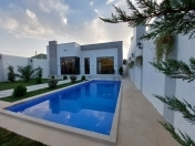 Satılır 4 otaqlı 160 m2 bağ evi Şüvəlan Park ticarət mərkəzi