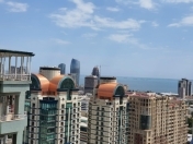 Satılır 4 otaqlı 225 m2 yeni tikili 28 May m.