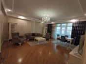 İcarəyə verilir 3 otaqlı 135 m2 yeni tikili 28 May m.