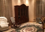 İcarəyə verilir 3 otaqlı 185 m2 köhnə tikili Sahil m.