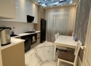 Satılır 4 otaqlı 103 m2 köhnə tikili Qaraçuxur