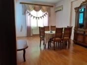 Satılır 2 otaqlı 99 m2 yeni tikili Memar Əcəmi m.