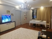 Satılır 3 otaqlı 136 m2 yeni tikili Nizami m.