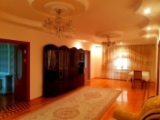 Satılır 6 otaqlı 300 m2 həyət evi Bakıxanov