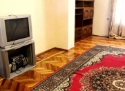 İcarəyə verilir 3 otaqlı 100 m2 köhnə tikili Gənclik m.