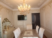 Satılır 5 otaqlı 120 m2 köhnə tikili Xalqlar Dostluğu m.