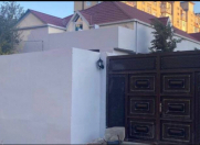 Satılır 7 otaqlı 210 m2 həyət evi Xalqlar Dostluğu m.