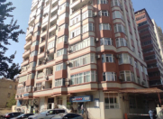 Satılır 4 otaqlı 200 m2 yeni tikili 28 May m.