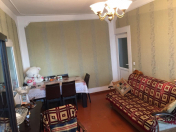 Satılır 5 otaqlı 130 m2 köhnə tikili Xalqlar Dostluğu m.