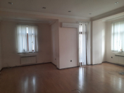 İcarəyə verilir 4 otaqlı 123 m2 ofis Nəsimi r.