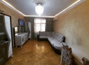 Satılır 4 otaqlı 100 m2 köhnə tikili Xalqlar Dostluğu m.