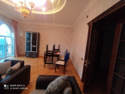 İcarəyə verilir 4 otaqlı 186 m2 köhnə tikili Elmlər Akademiyası m.