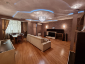 İcarəyə verilir 4 otaqlı 216 m2 yeni tikili Nizami m.