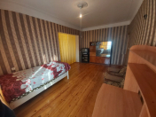 İcarəyə verilir 2 otaqlı 65 m2 köhnə tikili Həzi Aslanov m.