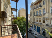 Satılır 6 otaqlı 140 m2 köhnə tikili Sahil m.