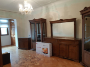 Satılır 4 otaqlı 100 m2 köhnə tikili Ayna Sultanova heykəli