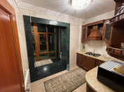 İcarəyə verilir 4 otaqlı 130 m2 köhnə tikili Sahil m.