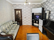 İcarəyə verilir 2 otaqlı 70 m2 köhnə tikili İçəri Şəhər m.