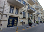 Satılır 4 otaqlı 117 m2 köhnə tikili Sahil m.