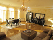 Satılır 3 otaqlı 165 m2 yeni tikili Cavanşir körpüsü